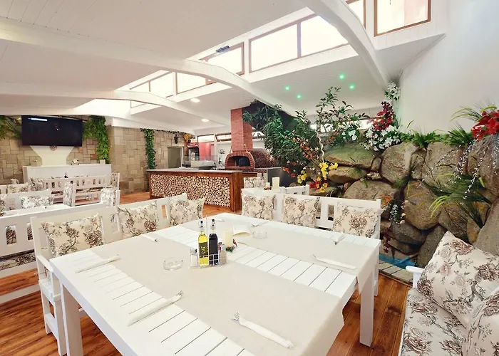 Hotel Palas Otel Kazanlŭk